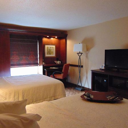 Hampton Inn & Suites Cleveland-Southeast-Стритсборо Экстерьер фото