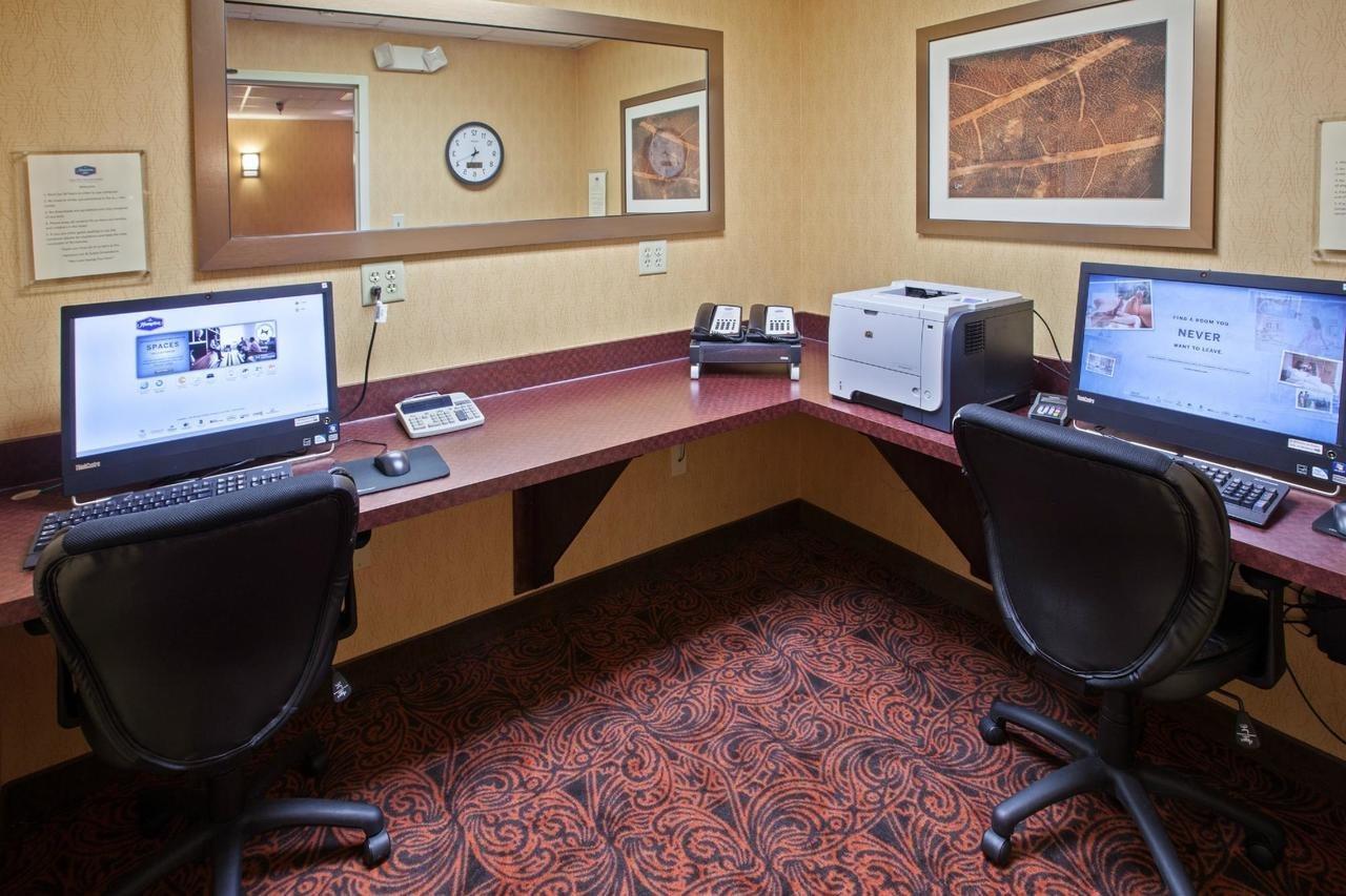 Hampton Inn & Suites Cleveland-Southeast-Стритсборо Экстерьер фото