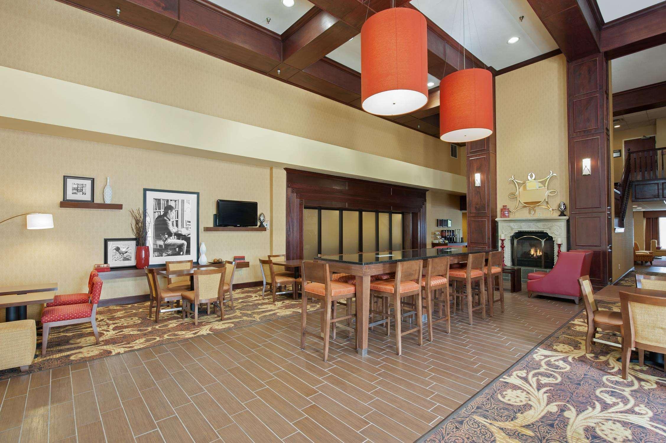 Hampton Inn & Suites Cleveland-Southeast-Стритсборо Экстерьер фото