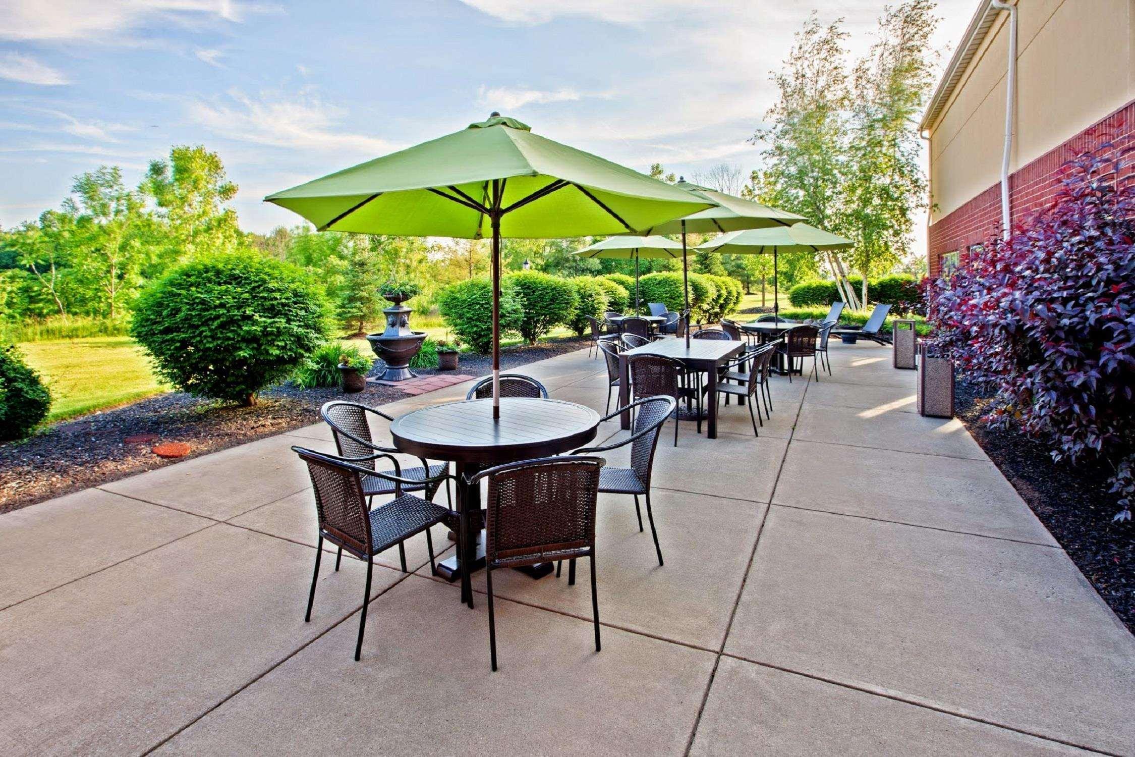 Hampton Inn & Suites Cleveland-Southeast-Стритсборо Экстерьер фото