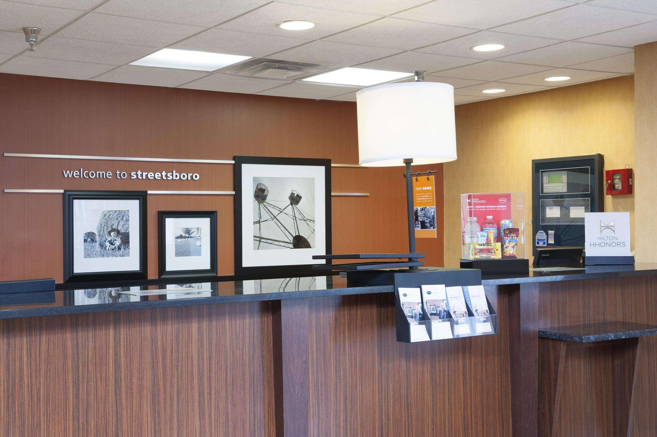 Hampton Inn & Suites Cleveland-Southeast-Стритсборо Экстерьер фото