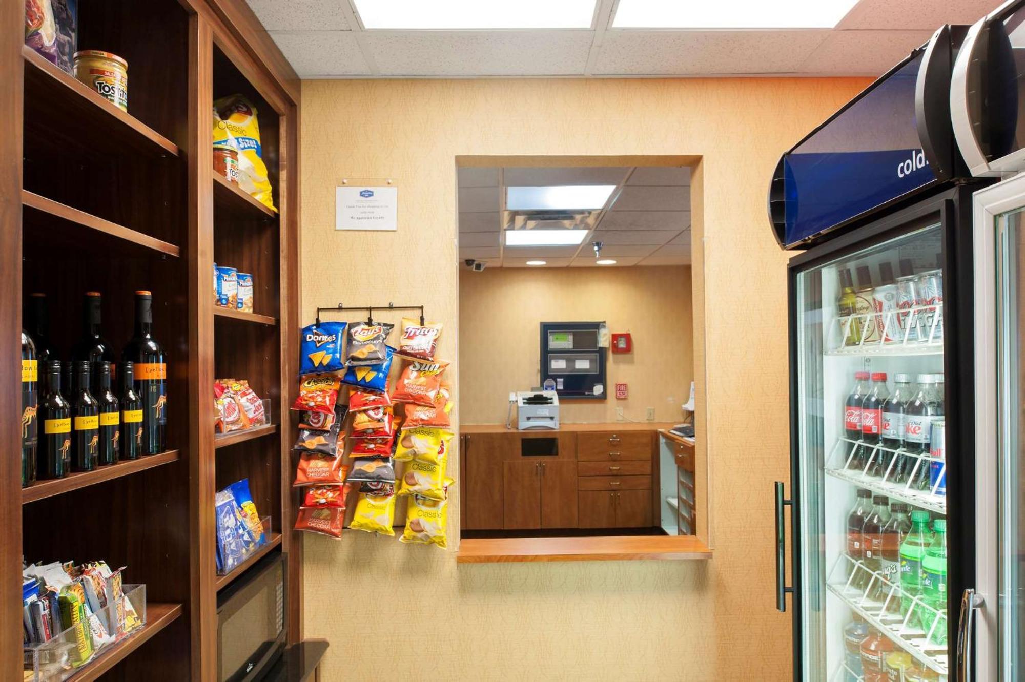 Hampton Inn & Suites Cleveland-Southeast-Стритсборо Экстерьер фото
