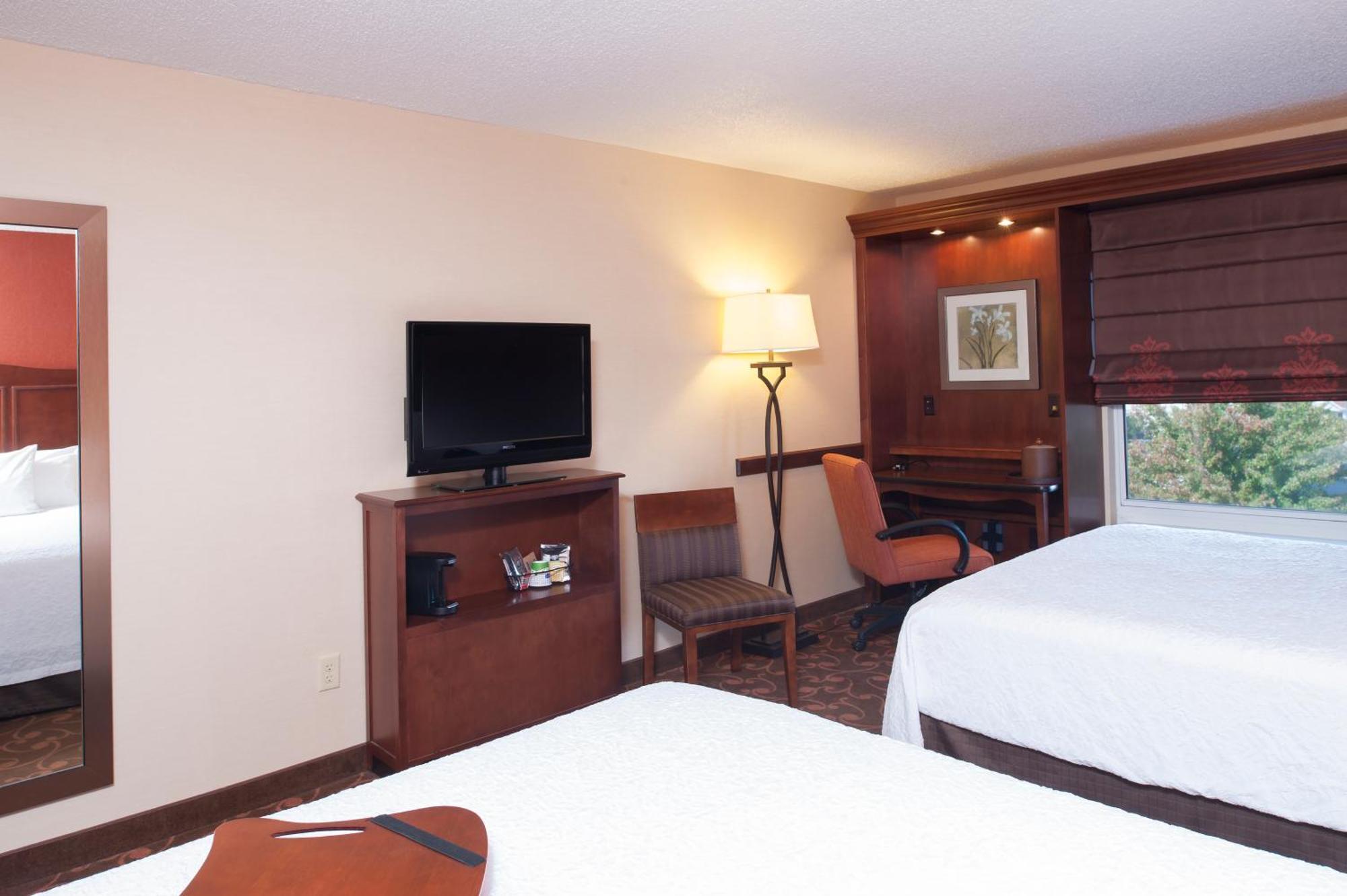 Hampton Inn & Suites Cleveland-Southeast-Стритсборо Экстерьер фото