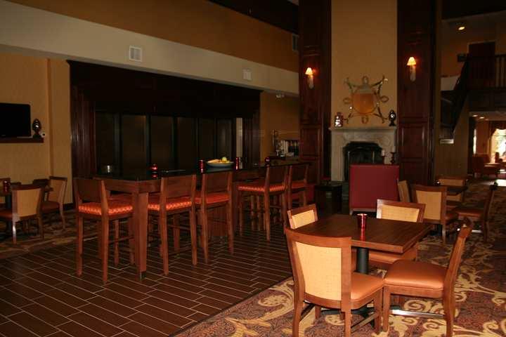 Hampton Inn & Suites Cleveland-Southeast-Стритсборо Экстерьер фото