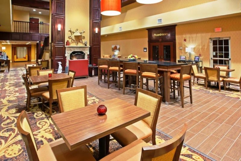 Hampton Inn & Suites Cleveland-Southeast-Стритсборо Экстерьер фото