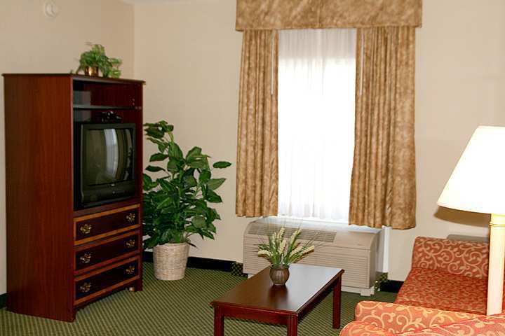 Hampton Inn & Suites Cleveland-Southeast-Стритсборо Номер фото